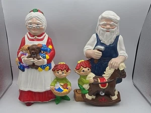 Babbo Natale e Signora Claus in ceramica dipinta a mano vintage personalizzata con elfo negozio giocattoli 12" - Foto 1 di 22