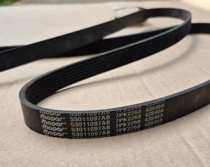 1997 1998 Jeep Grand Cherokee 5.2L 5.9L V8 NOS MoPar Ribbed SERPENTINE BELT - Picture 1 of 2