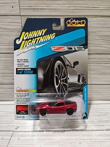 Johnny Lightning 1:64 Diecast 2012 Chevy Corvette Z06 Crystal Red Classic Gold - Picture 1 of 2
