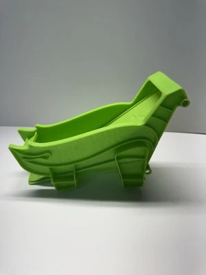 Hot Wheels Colossal Crash Replacement Part GFH87 - Right Green Catch Ramp - Image 1 of 3