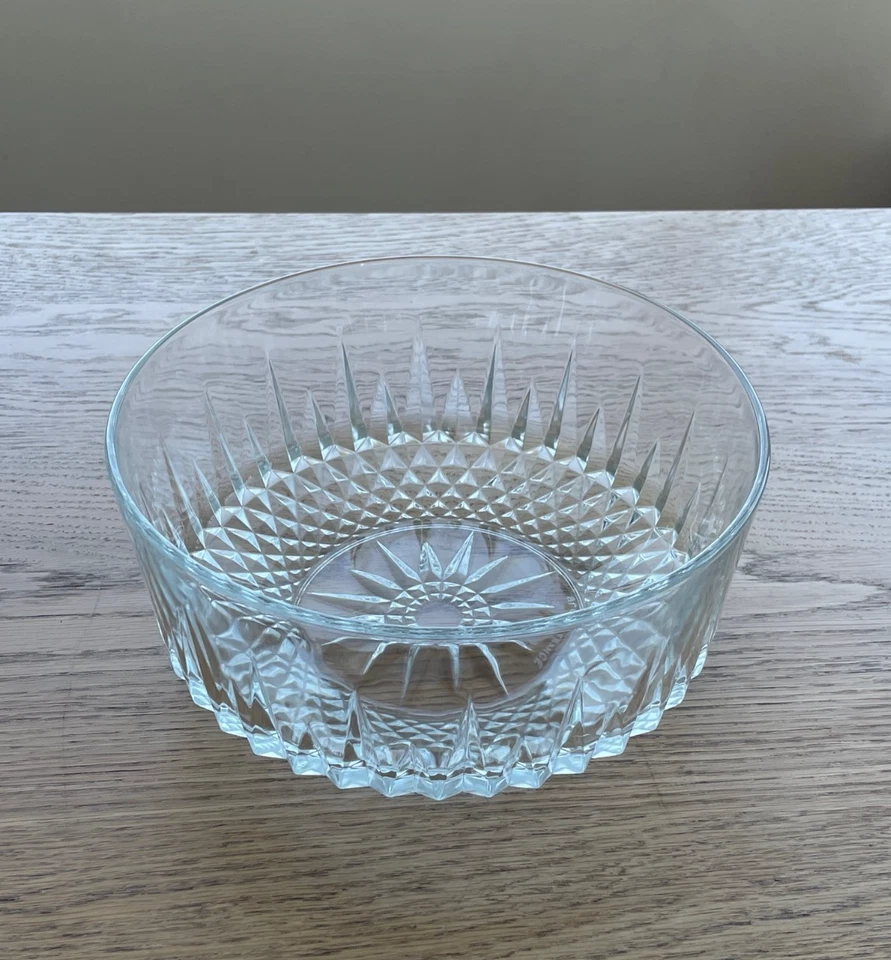Cuenco de cristal decorativo vintage Arcoroc hecho en Francia Foto 1 de 4