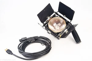 Lowel Omni 500 Watt Focus Constant Flood Light with Barndoors Cord NEAR MINT V29 - Picture 1 of 8
