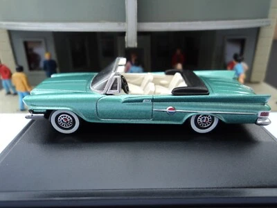 Coche fundido Oxford 1961 Chrysler 300 convertible verde 1/87 HO Foto 1 de 4
