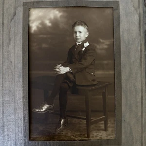 Fotografia vittoriana giovane uomo serio ragazzo in tuta dandy - Foto 1 di 11