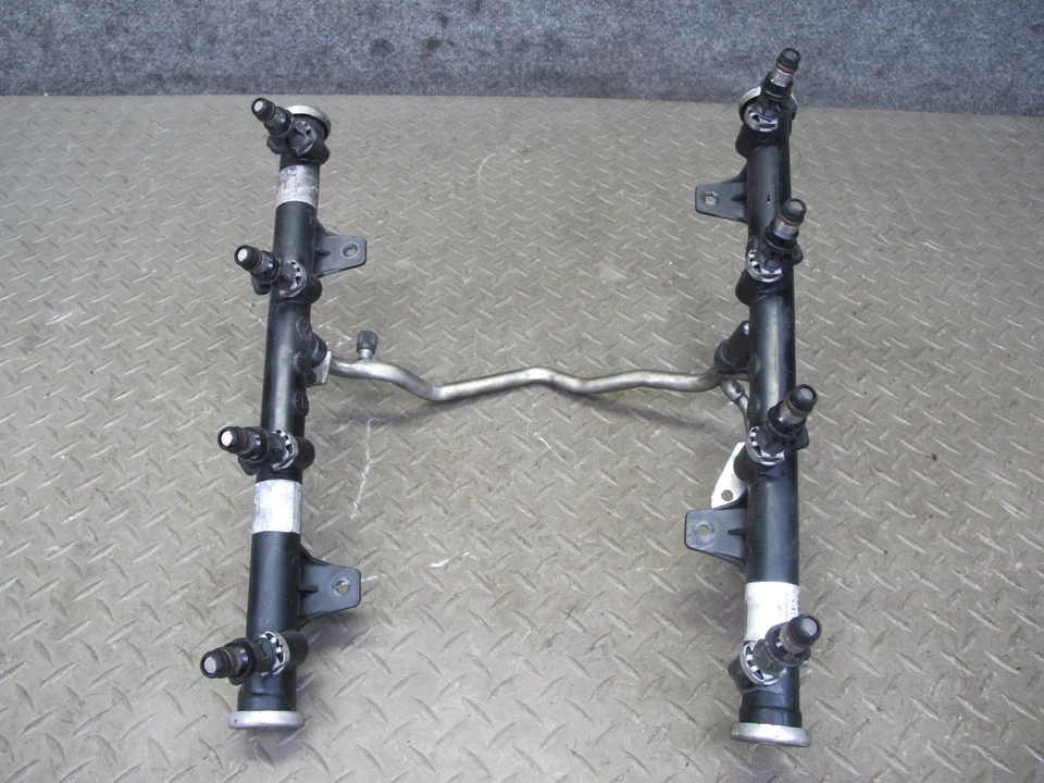 2003-2007 HUMMER H2 6.0L ENGINE HIGH PRESSURE FUEL RAIL W/ INJECTOR SET - Image 1 of 4