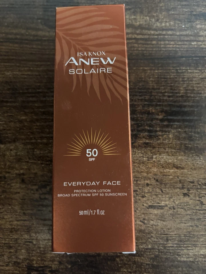 Loción de protección facial diaria de amplio espectro Avon Isa Knox Anew Solaire FPS 50 Foto 1 de 1