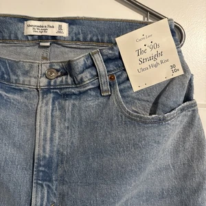 NWT Abercrombie & Fitch Women’s The 90s Straight Ultra High Rise Jeans 30 10R - Picture 1 of 7