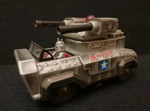 Okuma “Armoured Shooting CAR” Space Giocattolo Tin Toy Tank - Japan 1960s - Foto 1 di 9