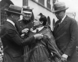 Houdini Straightjacket Stunt! 1900s Classic 8 by 10 Reprint Photograph - Picture 1 of 1