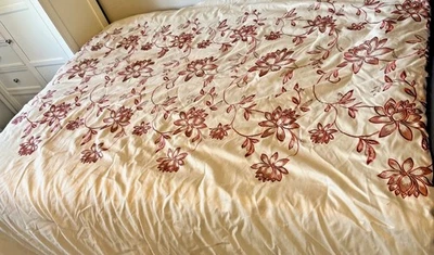 Одеяло Martha Stewart Collection вышитое с цветочным рисунком золотисто-красное вискозное королевское - Изображение 1 из 4
