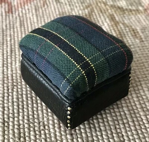 Pat Tyler Casa de Muñecas Miniatura Cuero Negro Taburete Asiento Otomano 1266 - Imagen 1 de 4