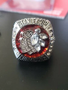 Anello da hockey Stanley Cup World Champions CHICAGO BLACKHAWKS taglia 11 - Foto 1 di 5
