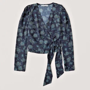 Abercrombie & Fitch geblümtes Wickeltop Damen S seitlich zum Binden Langarm marine - Bild 1 von 17