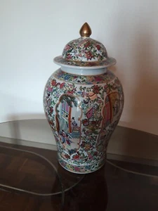 Très grand pot couvert Chinois a cartouches polychrome émaillée.Hauteur 52 Cm - Picture 1 of 10