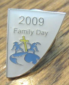 Royal Rangers Rr 2009 Family Day Uniform Lapel Hat Triangle Wedge Pin - Picture 1 of 1