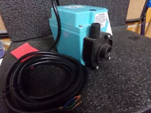 LITTLE GIANT 503216 Pump,7 In. L,4-1/2 In. W,5-1/2 In. H, 4XK39, (C) - Picture 1 of 7