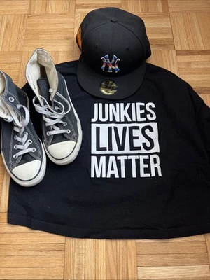 Converse Chuck Taylor All Star Shoes + New Era Yankees Cap + Graphic Tee (Size M - Image 1 of 4