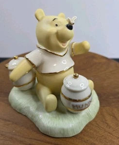 Winnie The Pooh Lenox Sweets For Pooh Disney Showcase Figurine Bee Hunny - Picture 1 of 7