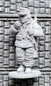 Bolt Action 28mm WW2 Tedesco FOO NCO HQ Radio Uomo Operatore Invernale - Foto 1 di 2