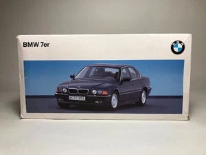 1/24 BMW Dealer model 7-er series 7 1994 minichamps purple - Picture 1 of 24