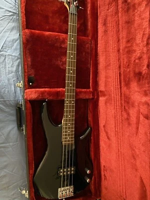 Bajo eléctrico para diestros Ibanez de 4 cuerdas - negro **ESTUCHE INCLUIDO** Foto 1 de 4