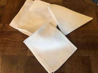 10 GRANDES SERVIETTES DE TABLE EN COTON DAMASSÉ  ( + ou - 65 cm x 77 cm) - Photo 1/4