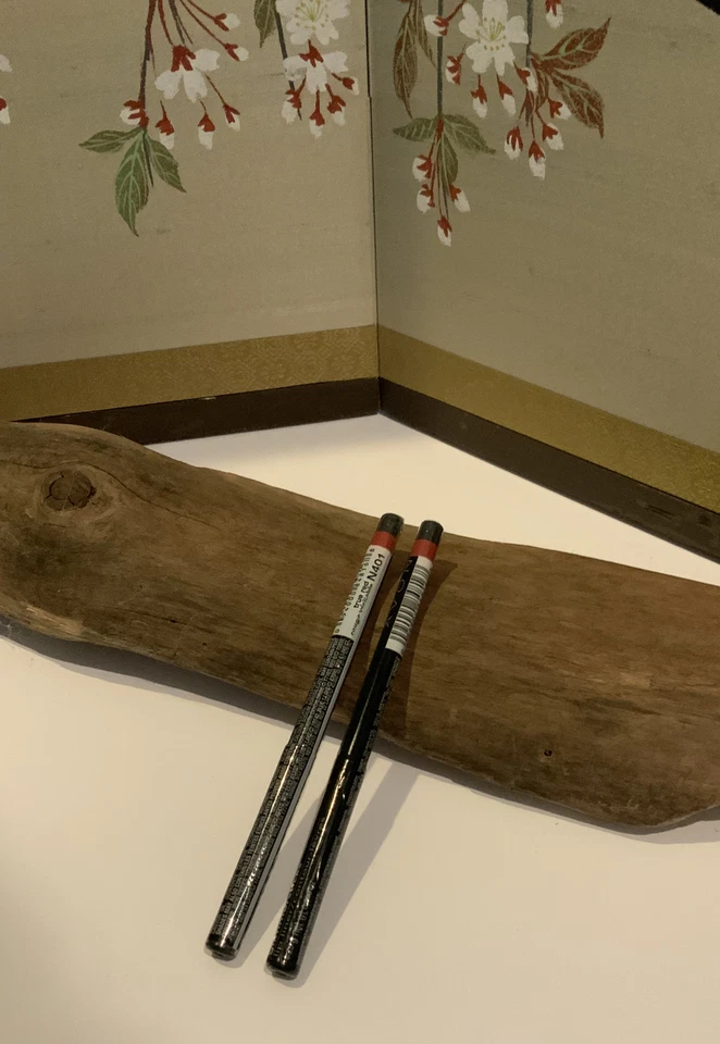 BRAND NEW SEALED Avon Glimmersticks Lip Liner - Lot of 2 - TRUE RED N401 - Image 1 of 1