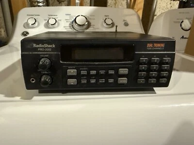 RadioShack Pro-2052 Radio Shack Scanner - Image 1 of 2