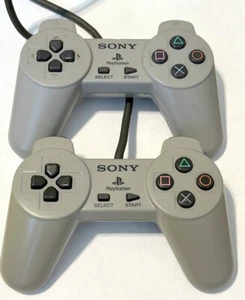 Lotto Controller Ufficiali Playstation 1 - Grigio OEM Autentici SCPH-1080 - Foto 1 di 1