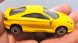 Toyota Celica amarillo suelto fundido a presión sin marca tenía un corazón relámpago - Imagen 1 de 5