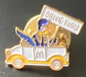 Spilla cappello bavero dipendente vintage McDonald's Looney Tunes Road Runner Drive-Thru - Foto 1 di 2