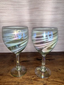 Vaso de vino mexicano remolinos blanco espiral soplado a mano 7,5" de alto vaso artístico conjunto de 2 - Imagen 1 de 6