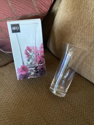 Hermoso jarrón de vidrio tulipán MIKASA “Fairfield’s 6-1/2” Foto 1 de 4