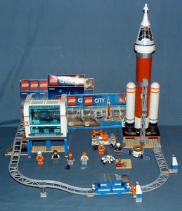 TOWN: CITY, DEEP SPACE ROCKET & LAUNCH CONTROL SET 60228 - LEGO - 2019 - USED - Picture 1 of 16