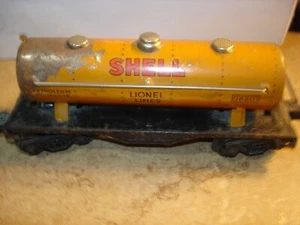 Lionel O SCALE yellow oil tanker with trucks - Picture 1 of 5