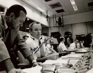 FOTO 8x10 firmada por Gerry Griffin director de vuelo de Apolo leyenda de la NASA Beckett Bas - Imagen 1 de 2
