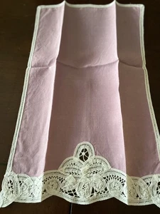 Vintage hübsches Lavendel/Lila Leinen mit weißer belgischer Spitze Handtuch ~ 10" x 16" - Bild 1 von 4