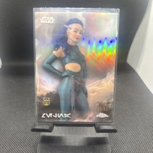 2025 Topps Chrome Star Wars Melna Debutto Aurebesh SP Rifrattore 60/99 #AV-135 - Foto 1 di 2