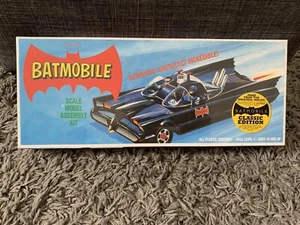 Batman 2010 Polar Lights 1:32-Batmobile & 1:25-Batboat Kit No. POL821 & POL823 - Picture 1 of 4