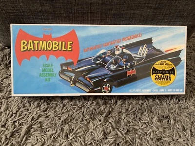Batman 2010 Polar Lights 1:32-Batmobile & 1:25-Batboat Kit No. POL821 & POL823 - Image 1 of 4