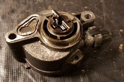 Peugeot 307 2005 1.6 HDi Bosch Vacuum Pump     S11 - Image 1 of 2