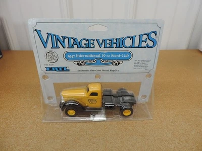 1947 International K-12 semi truck ERTL 1/43 VINTAGE VEHICLE diecast toy B12 Z - Image 1 of 4
