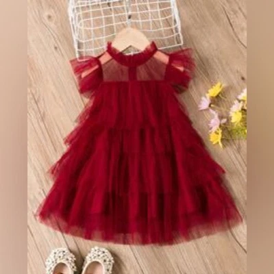 Vestido de malla con dobladillo en capas rojo SHEIN para niñas talla 130 en muy buen estado Foto 1 de 4