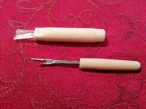 Sewing Machine Quick Unpick Notions, Seam Ripper & Brush Combo - Picture 1 of 6