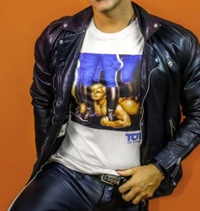 TOM OF FINLAND BOOTS AND BUTTS MENS FETISH T-SHIRT TEE SHIRT GAY THEME LGBT - Picture 1 of 6