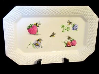 НОВОЕ продолговатое БЛЮДО Kate Williams Global Designs КЛУБНИКА с МЕДОНОСНЫМИ ПЧЕЛАМИ 14 дюймов - Изображение 1 из 4