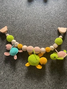 Łańcuszek do wózka szydełkowane żółwie, handmade, nowy i nieużywany - Zdjęcie 1 z 3