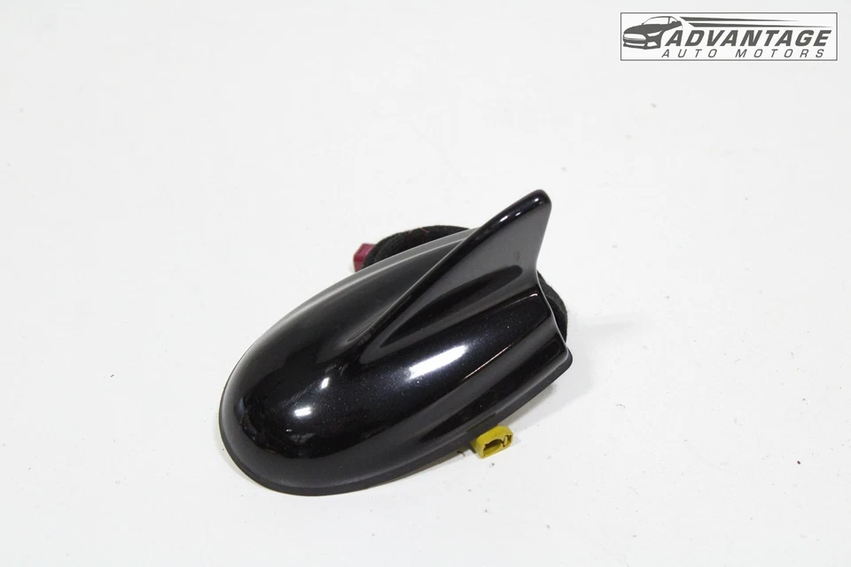 17-23 DODGE CHALLENGER REAR ROOF EXTERIOR SHARK FIN ANTENNA MODULE & COVER OEM - Image 1 of 4