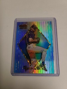 1999 BOWMANS BEST ATOMIC REFRACTOR PARALLEL ROOKIE RYAN MILLS 009/100