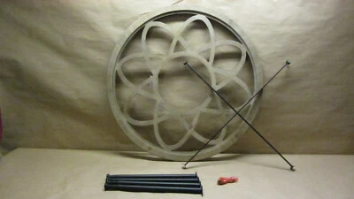 Mesa de cóctel Melvoir con tapa de vidrio - Southern Enterprises CK1109100 Foto 1 de 4